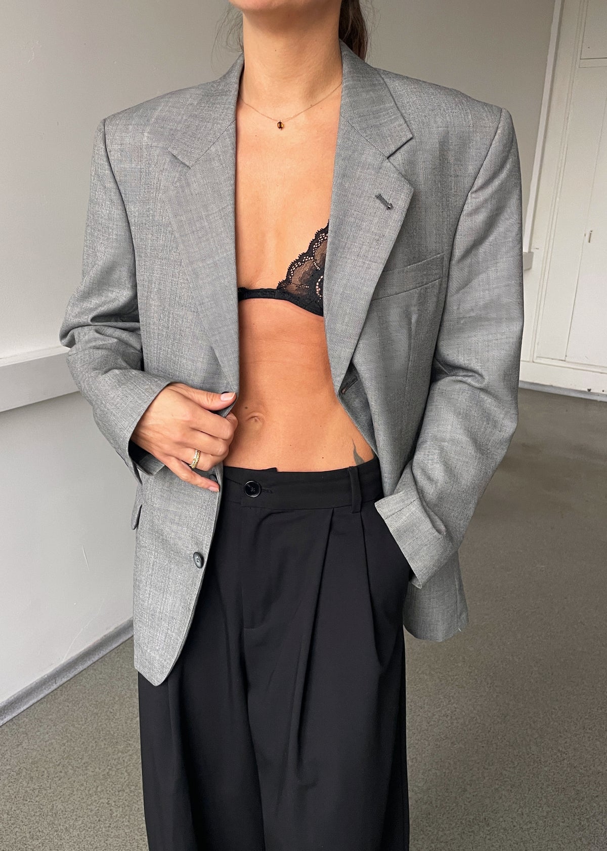 Vintage Classic Light Grey Wool-Blend Blazer, view 2