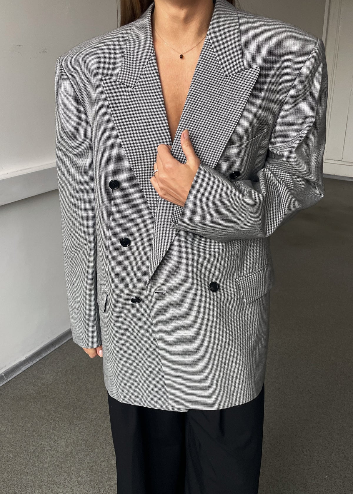Vintage Light Grey Double-Breasted Dogtooth Pattern Oversized Blazer, view 4